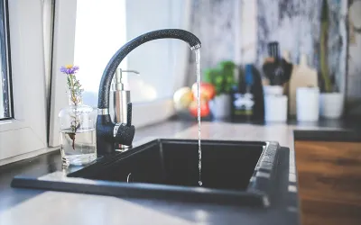 Las tarifas de agua varían hasta el 349% según la ciudad de residencia 